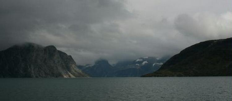 Nogle af fjeldene her i Godthåbsfjorden er 1600 meter høje. - Foto: Anders Legarth Schmidt 
