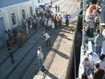 En lille flok danskere med Dannebrog tog imod på kajen i Cape Town. Foto: Jeanette Ringkøbing 