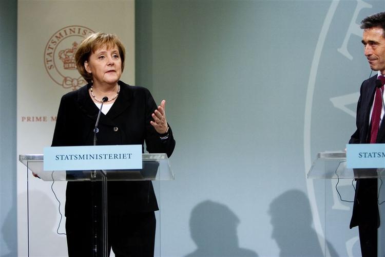 Angela Merkel under pressemødet med Anders Fogh Rasmussen. 