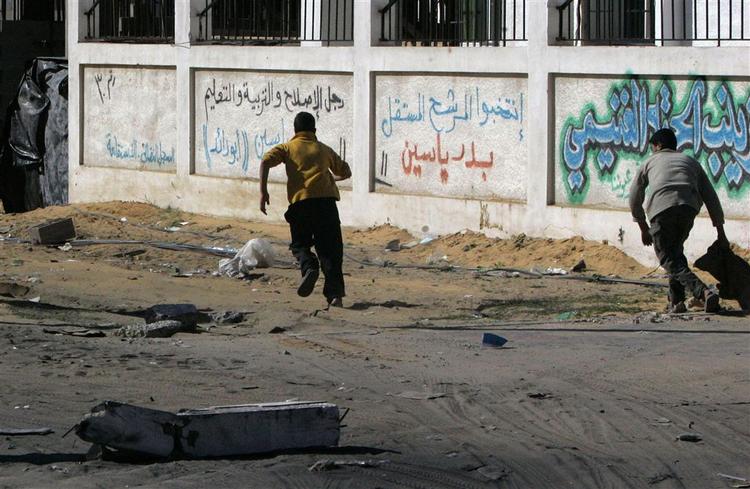 Unge palæstinensere på gaden i Gaza. 