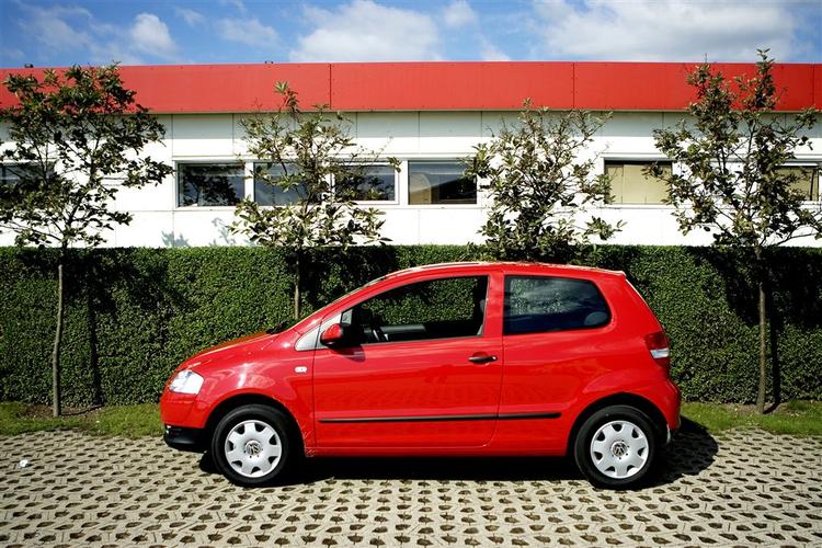 Motorhjelmen på VW Fox kan flyve op under kørslen. Indtil videre rettes fejlen ikke i Danmark 
