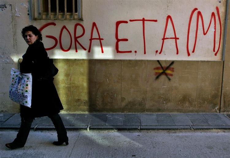 Konflikten mellem løsrivelsesgruppen ETA og de spanske myndigheder har varet siden 1960'erne. Grafitti på muren er skrevet på baskisk og betyder 'længe leve ETA. 