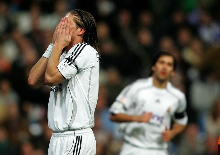 Real Madrid-spilleren Sergio Ramos tager sig til hovedet. 