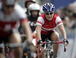 Linda Villumsen slog Tourens bjergkonge, Michael Rasmussen, i kampen om titlen Årets Cykelrytter 2006. 