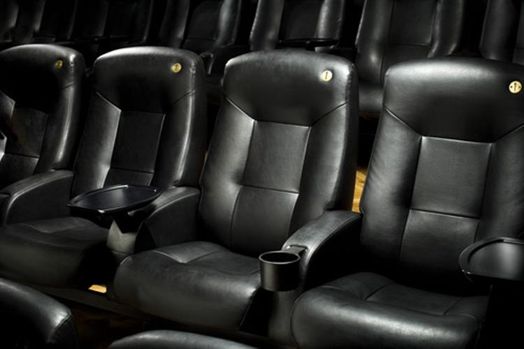 Palads har indrettet balkonen med luksus-læderstole med ekstra brede armlæn og mulighed for at læne sig mageligt langt tilbage. 