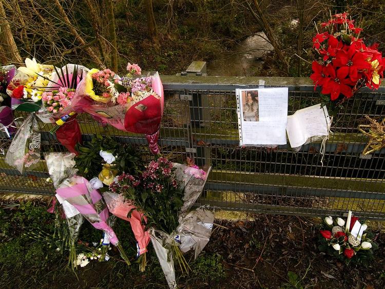 Blomster og breve blev lagt for at mindes Tania Nicole. Et af Ipswich-morderens ofre. 