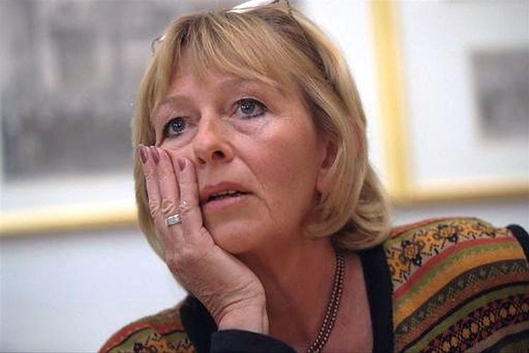 Mimi Jakobsen syntes, det var forkert af CD af bejle til Naser Khader. 