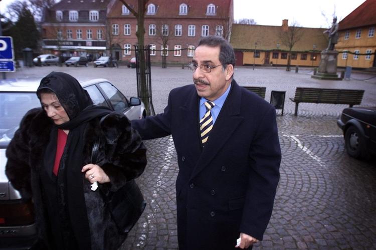 Iraks forhenværende hærchef, Nizar al-Khazraji ankommer her til retten i Sorø i 2002 i et forsøg på at undgå udvisning til retsforfølgelse. 