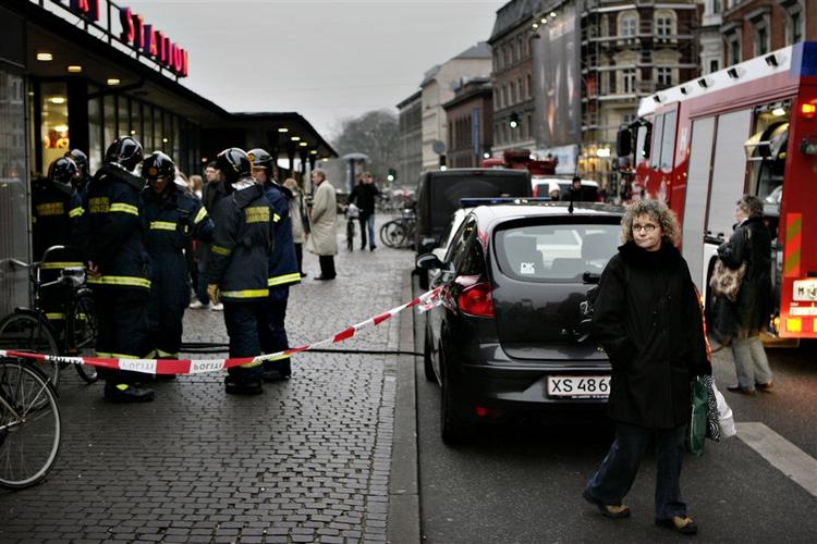 Togtrafikken gennem Nørreport Station er normal igen, efter at en pokerkuffert blev fundet på perronen. 