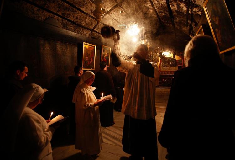 Mange kristne opsøger den kirke, som man mener er bygget over det sted, hvor Jesus blev født i Betlehem syd for Jerusalem. Nu mener flere arkæologer, at han er blevet født i en anden by af samme navn. 