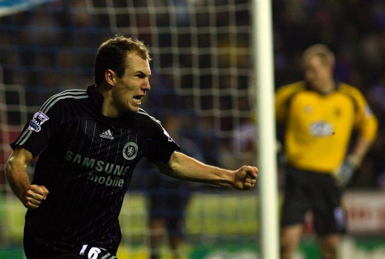 Matchvinder Robben jubler efter den sene scoring. 