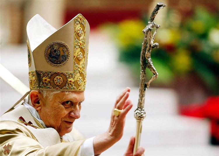 Pave Benedikt XVI lod sine tanker gå til Mellemøsten i sit traditionelle julebudskab. 