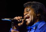 Glinsende, glitrende og svedende. Altid i bevægelse. Sådan kunne man opleve funky James Brown optræde live. 
