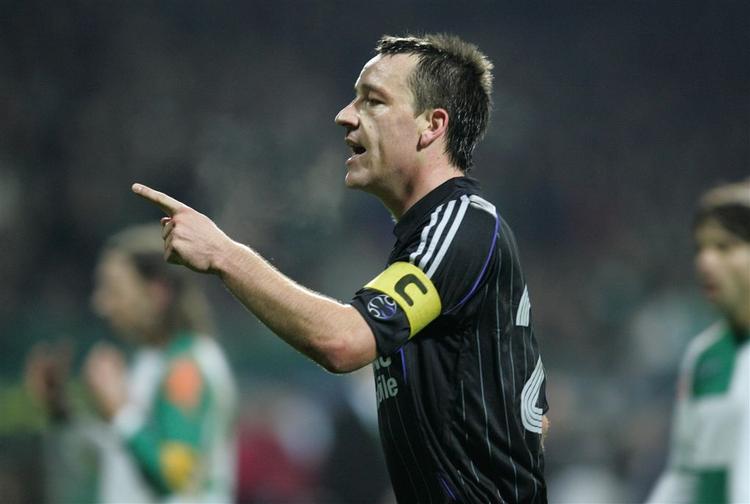 John Terry plages af en rygskade og skal senere torsdag undersøges af en gruppe specialister i Frankrig. 