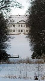 Vinteridyl. Haven på Marienborg er overodentlig smuk. En af husets mange ejere mente glad, at stedet var det skiønneste paa Frederichsdal. Foto fra bogen: Lars Gundersen 
