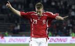 Bendtner er den yngste debutant på det danske landshold siden Michael Laudrup. 