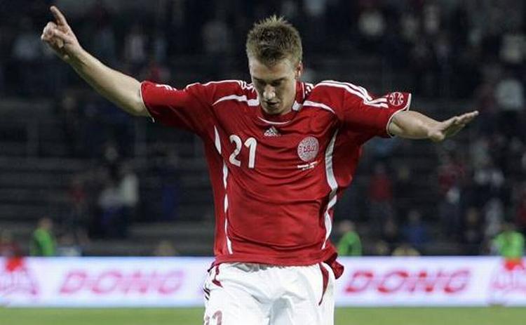 Bendtner er den yngste debutant på det danske landshold siden Michael Laudrup. 