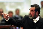 Saddam Hussein under retssagen, der endte med en dødsdom. 