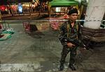 De ni bomber eksploderede i nogle af Bangkoks mest befolkede kvarterer. Blandt andet på Khao San Road, et populært spise- og shoppested for turister. 