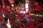 Ikke mindre end 3,5 ton konfetti væltede ud over nytårsgæsterne til hvad der må have været den største nytårsfest i verden: Times Square i New York. 