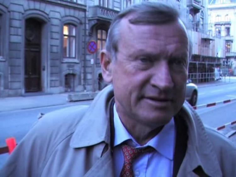 Østre Landsret begyndte i dag at behandle ankesagen, som Peter Brixtofte har anlangt, efter at han i sommer i byretten blev idømt to års fængsel for en ulovlig sponsoraftale med Skanska. 