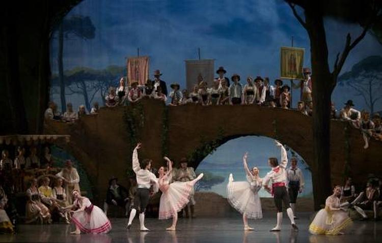 Bournonville-klassikeren 'Napoli' har fået mange indvandrere til at løse billet til Det Kongelige Teater. 