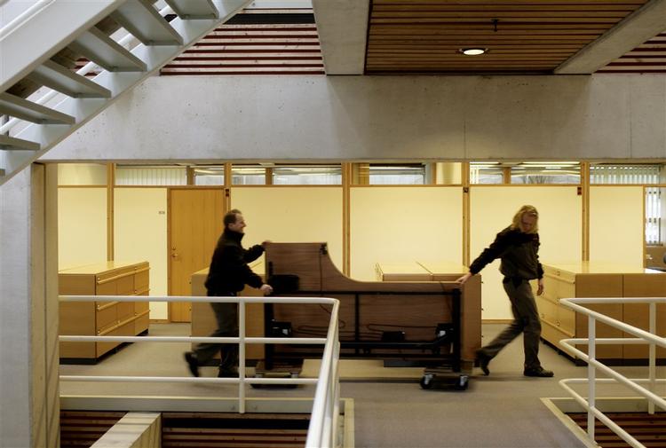 I dag er første arbejdsdag efter sammenlægningen af mindre kommuner til større og nedlæggelsen af amterne til fordel for de nye regioner.Billedet her er fra Ny Roskilde Kommune 