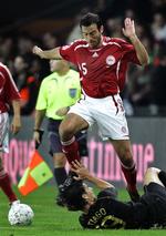 Niclas Jensen har i mange år været nærmest fast mand på landsholdet. Men han er ikke i startopstillingen på klubholdet i Fulham. 