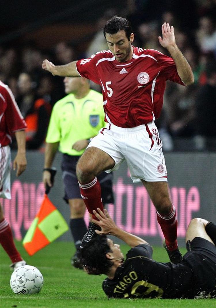 Niclas Jensen har i mange år været nærmest fast mand på landsholdet. Men han er ikke i startopstillingen på klubholdet i Fulham. 