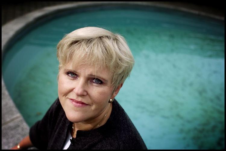 Faderhusets leder, Ruth Evensen, siger, at frikirkens endnu ikke har besluttet sig for at rive Ungdomshuset ned. 