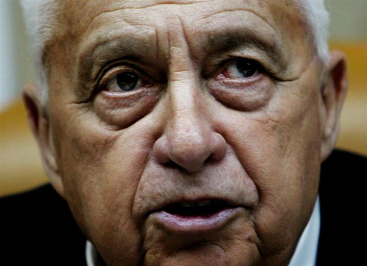 Ariel Sharon har ligget i koma siden 4. januar 2006. 