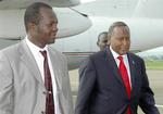 Kenyas udenrigsminister Raphael Tuju (til venstre) mødtes med den somaliske præsident Abdullahi Yusuf i den kenyanske havneby Mombassa tirsdag, hvor han lovede at Kenya ikke ville agere tilflugtssted for Somalias islamister. 