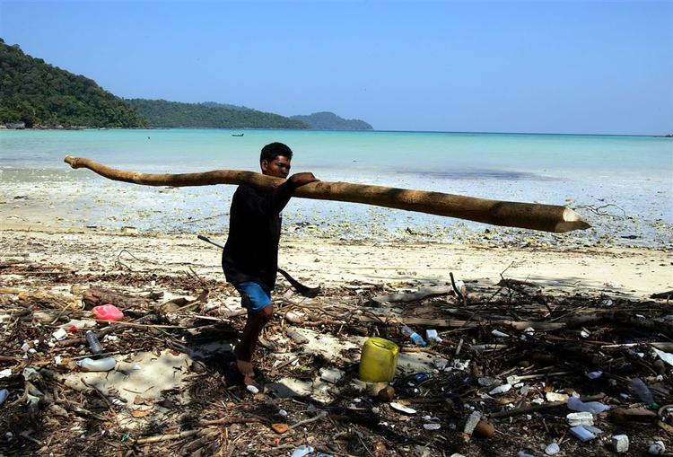 Forskere fra Thailand vil undersøge 3.000 overlevende efter tsunamikatastrofen i 2004. 