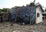 Et luftangreb på byen Padahuthurai i det nordlige Sri Lanka kostede tirsdag 16 tamiler livet. De Tamilske Tigre varsler hævn for angrebet. 