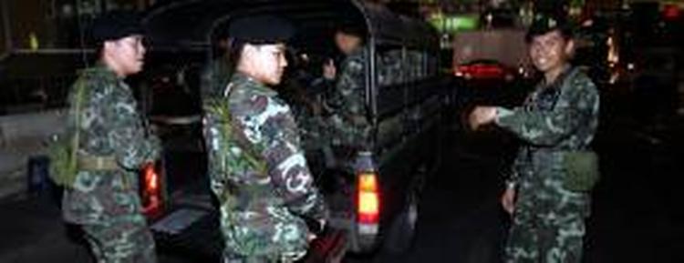 I Bangkok er soldater blevet et almindeligt element i bybilledet efter bombeattentaterne omkring nytåret. 