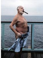 BRRRR. Mandlige vinterbadere morer sig ofte med at sige, at de har deres eget termometer. Når testikler og penis erlige lange, så er vandet 0 grader. Det slår aldrig fejl.Information og foto fra bogen 