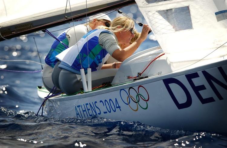 Dorte O. Jensen, Christina Borregaard-Otzen og Helle Jespersen sejlede i Yngling en bronzemedalje hjem til Danmark ved OL i 2004. Det kniber med at få andre til at satse på klassen frem mod OL i 2008. 