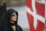 Anført af den tidligere talsmand for Dansk Front kom en gruppe højrenationalister til Hillerød for at demonstrere imod præsteres protest mod den danske asyllovgivning. 