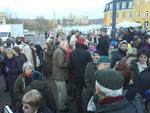 Omkring et par hundrede mennesker er taget til Torvet i Hillerød for at støtte 11 lokale præsters protest mod, at omkring 500 irakiske asylansøgere ikke kan få opholdstilladelse i landet, selv om der er borgerkrigslignende tilstande i Irak. 