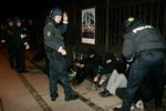 Politiet tilbageholdt en gruppe på otte unge, da der var blevet kastet med flasker. 