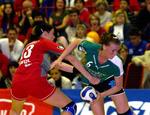 Podravkas Lidija Horvat forsøger at standse Viborgs Lene Thomsen 