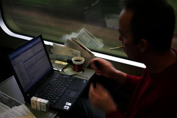 Rygere kan ikke længere tage sig en cigaret i toget. Der er ikke flere rygepladser. 