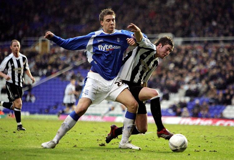 Bendtner i aktion i den engelske FA Cup. Det danske talent har nu igen problemer med bentøjet. 