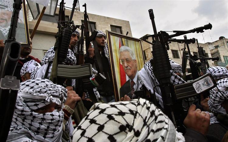 Stemningen mellem Hamas og Fatah forværres dag for dag. I dag samledes tusindvis af Fatah-støttere til bevægelsens jubilæumsdag. 