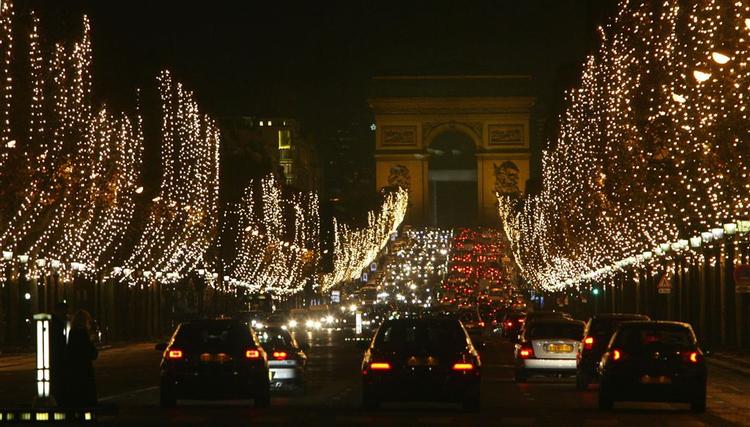 Champs-Élysées med julelys. 