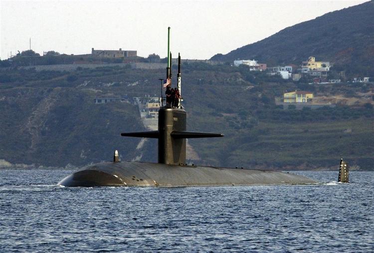 Detaljerne om en kollision mellem en amerikansk ubåd og et japansk fragtskib er endnu uklare. 