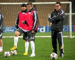 Fabio Capello (th.) ser helst, at David Beckham forlader Real Madrid, fordi der er bedre muligheder til englænderens foretrukne midtbaneplads. 