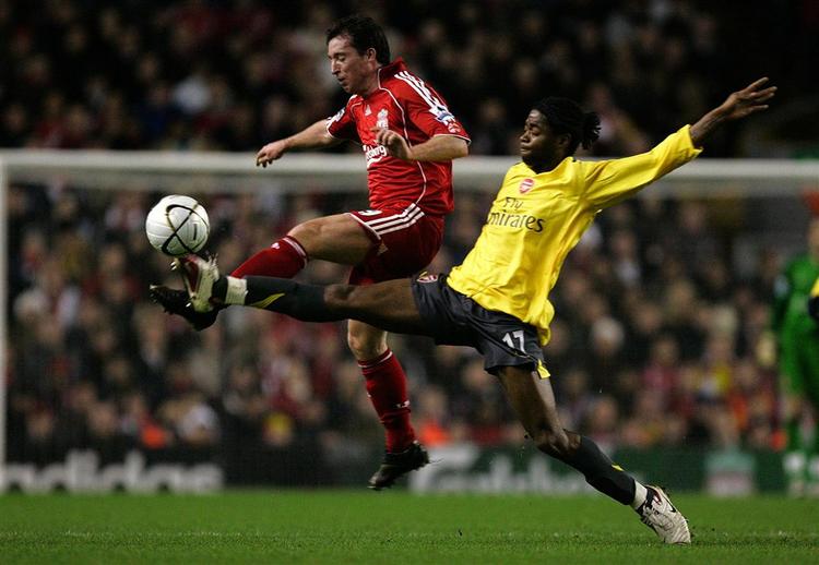 Robbie Fowler fra Liverpool udlignede mod Arsenal, men derefter stod der Arsenal på det meste. 
