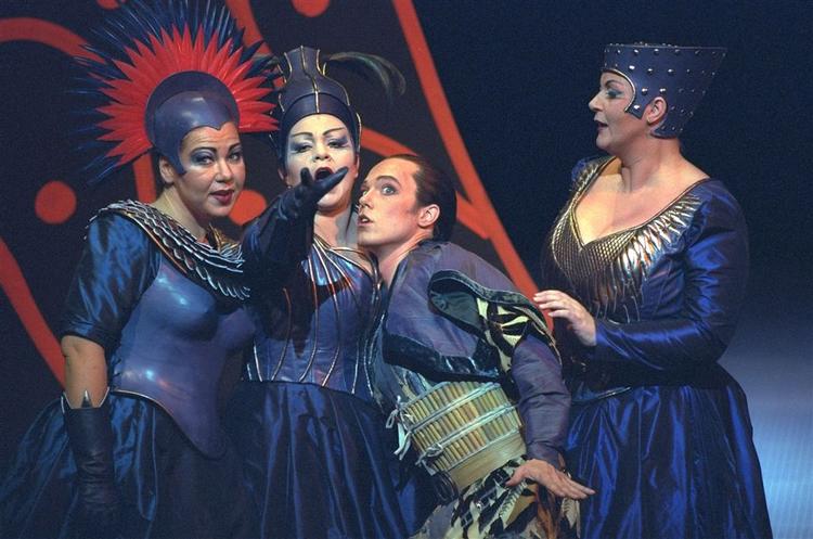 Sådan så det ud da 'Tryllefløjten' blev opført i Det Kongelige Teater for år tilbage. Nu vises New Yorks Metropolitan Operas udgave af samme på lærredet i to danske biografer. 