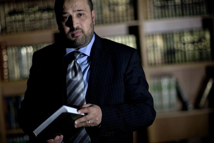 Kasem Said Ahmad, formand for politik- og medieudvalget i Det Islamiske Trossamfund vil rejse til Mellemøsten igen, hvis, Muhammed bliver tegnet igen. 